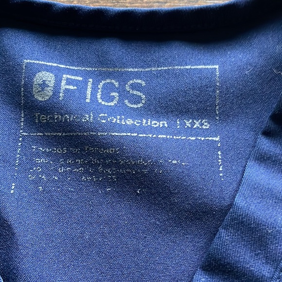 COPY - Figs. One pocket scrub top - Picture 2 of 2